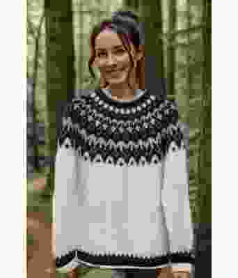 Naturhvit riddarigenser med svart og grått mønster - LL0092