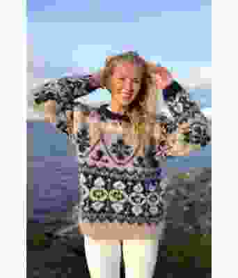 Alpeglød genseren i beige/mariniblå - MM 03-01B