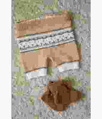 Orso strikket kortbukse og sokker til baby - Viking 2126-18