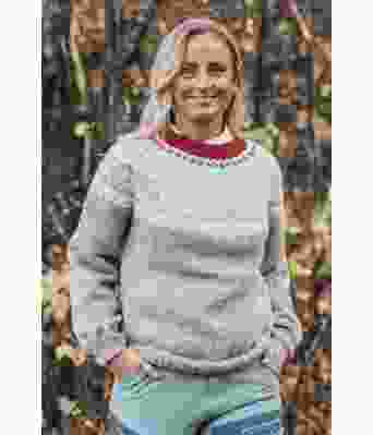 Hannagenseren klassisk strikkegenser med norsk mønster - Strikkia 2020-028