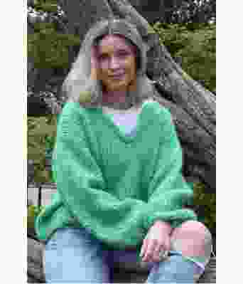 Charlottes eplegrønne chunky mohairgenser - Strikkia 2021-027M