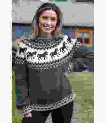 Petrolgrønn hestegenser - Strikkia 2021-035-338331