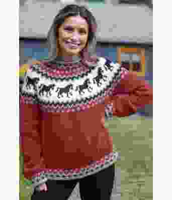 Lyst burgunder hestegenser - Strikkia 2021-035-355