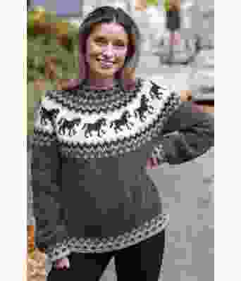 Lilla hestegenser - Strikkia 2021-035-369367