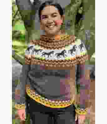 Brun hestegenser - Strikkia 2021-035H