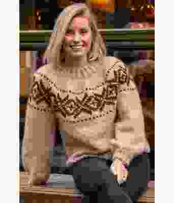 Tykk beige fanagenser med brunt mønster - Strikkia 2021-036C