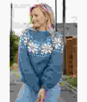 Lys jeansblå chunky stjernegenser - Strikkia 2022-011-326