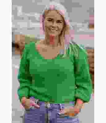 Soft dreams genseren i sterk grønn - Strikkia 2022-030-337