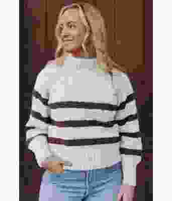 Hvit Bordeaux sweater med brune striper - Strikkia 2023-001 300-308