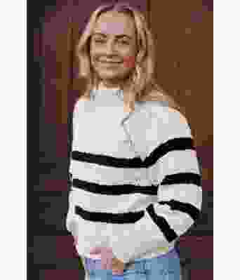 Naturhvit Bordeaux sweater med svarte striper- Strikkia 2023-001 302-303