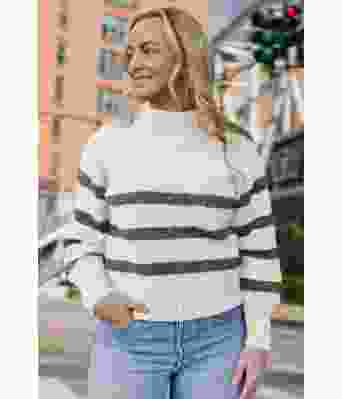 Naturhvit Bordeaux sweater med lysebrune striper - Strikkia 2023-001 302-309