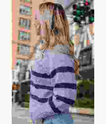 Lyseblå Bordeaux sweater med mørkeblå striper - Strikkia 2023-001 320-324