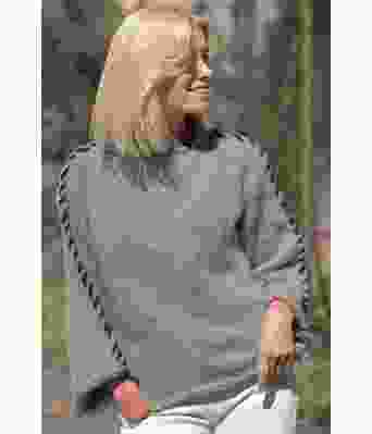 Grå Sorbonne stitch sweater med koks kontrastsøm - Strikkia 2023-015-313317