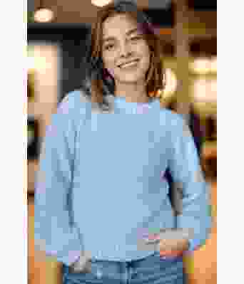 Virvelvindgenseren i lyseblå - Strikkia 2023-032-320B