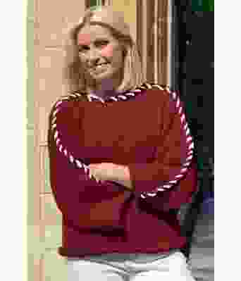 Burgunder Sorbonne stitchgenser med hvit kontrast - Strikkia 2023-354300