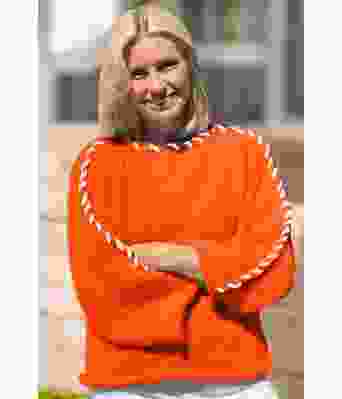 Oransje Sorbonne stitchgenser med hvit kontrast - Strikkia 2023-371300