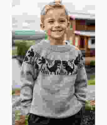 Grå dinosaur genser med marineblått mønster - Strikkia 2024-004-513526