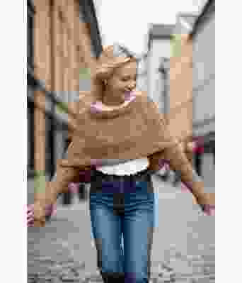 Lysebrunt Eyelet sweater scarf - Strikkia 2024-035-309