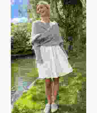 Eyelet sweater scarf i grått - Strikkia 2024-035-313C