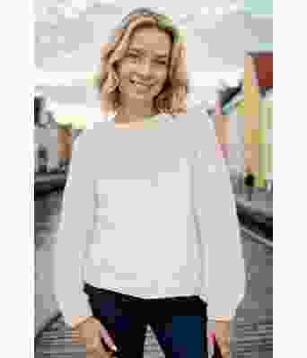 Naturhvit Scarlett sweater - Strikkia 2024-041-302