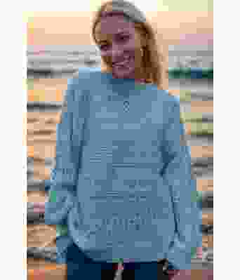 Whispering breeze genser i lys jeansblå - Strikkia 2024-044-326