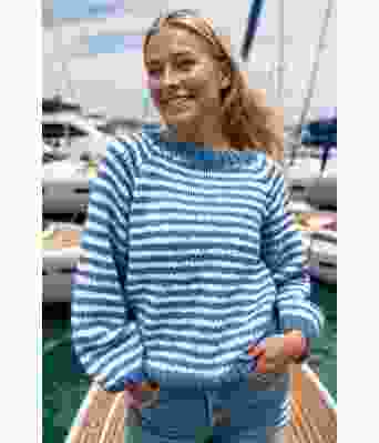 Blå Slender stripes sweater - Strikkia 2024-045-300323