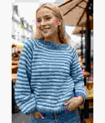 Slender stripes genser i blå og lyseblå - Strikkia 2024-045-320323