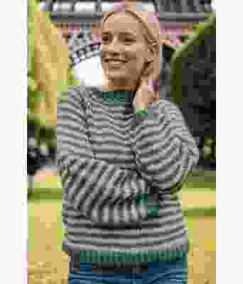 Slender stripes genser i jade og mosegrønn - Strikkia 2024-045-334336