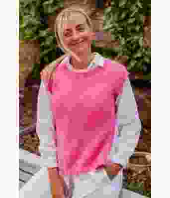 Veronikavesten med splitt i siden - Strikkia 2021-017B