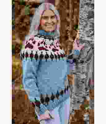 Lyseblå villmarksgenser med roserøde poter - Linka Neumann design VGHG0035