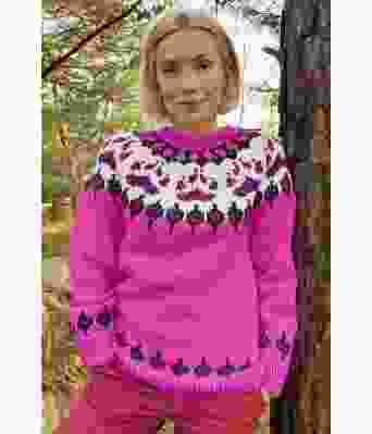 Lilla Villmarksgenser med mørkelilla poter - Linka Neumann design VGHG0045