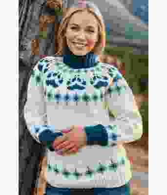 Naturhvit villmarksgenser med turkis mønster - Linka Neumann design VGHG0053