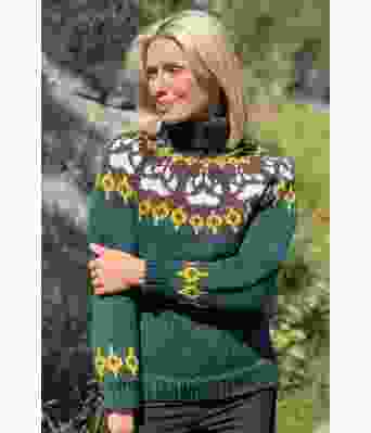 Mørkt grønn villmarksgenser med brun/gult/hvitt mønster - Linka Neumann design VGVG0011 