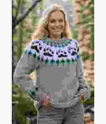 Grå villmarksgenser med turkis og svart mønster - Linka Neumann design VGVG0018