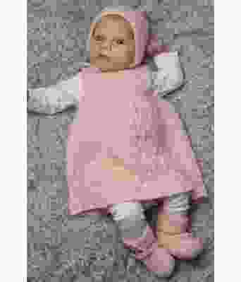 April nydelig strikkekjole til baby med lue og sokker - Strikkia 2028-6