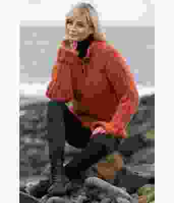 Oransje Trygg strikkegenser med knapper Kathrine Sørland - Viking 2036-1